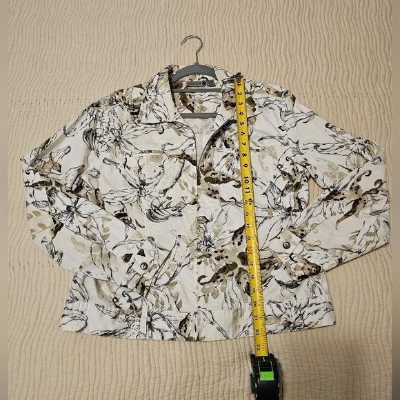 Chicos Stretchy Jacket Size 1 or Medium Abstract Floral Print Neutral Colors - Picture 7 of 8